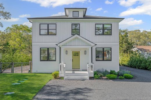 Detached House in Flanders, Suffolk County