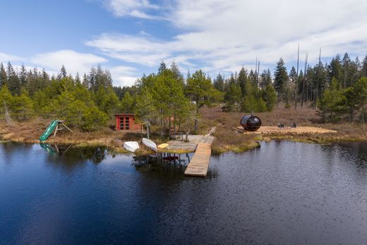 Country House in Comox, Comox Valley Regional District