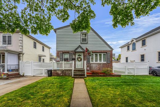 Müstakil ev Glen Oaks, Queens County