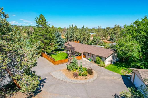 Luxury home in Redmond, Deschutes County
