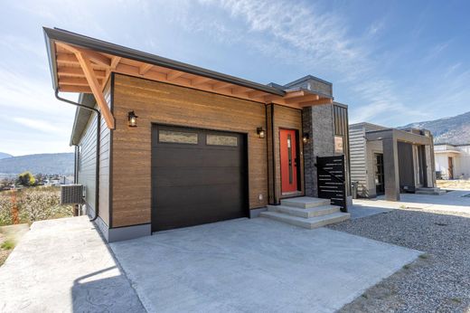 Detached House for sale in Oliver