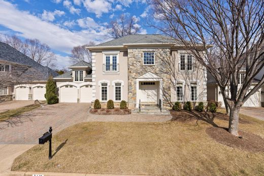 Luxury home in McLean, Fairfax County