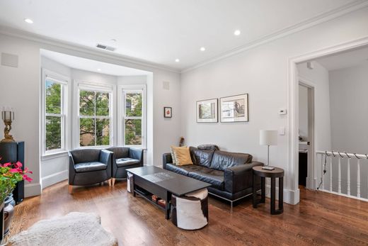 Luxury home in Cambridge, Middlesex County
