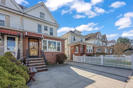 Semidetached House in Brooklyn, Kings County