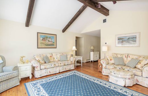 Detached House in Southampton, Suffolk County