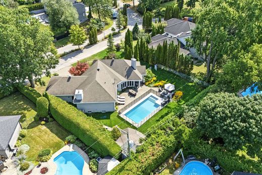 Dom jednorodzinny w Sainte-Dorothée, Laval Region