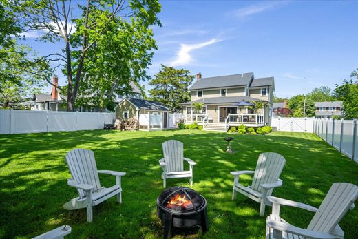 Detached House in Greenport, Suffolk County