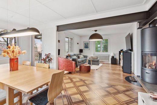 Vrijstaand huis in Froideville, Gros-de-Vaud District