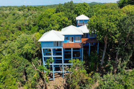 Vrijstaand huis in Roatán