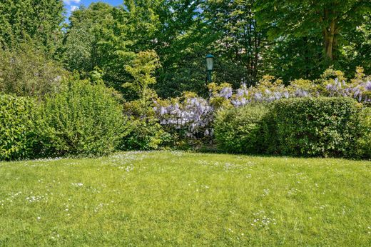 Apartment in Neuilly-sur-Seine, Hauts-de-Seine