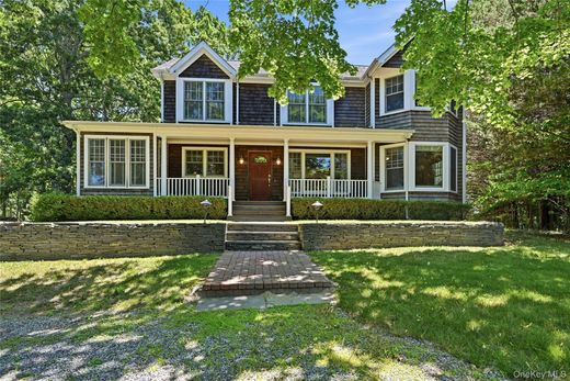 Detached House in Southold, Suffolk County