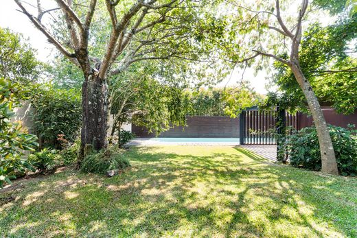 Mehrfamilienhaus in Porto, Distrito do Porto