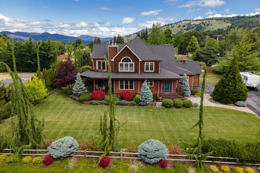 Luxury home in White Salmon, Klickitat County
