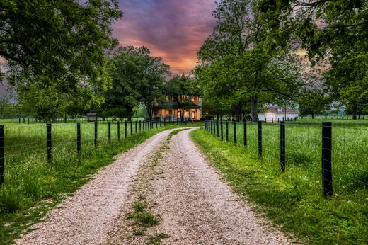 Luxury home in Pattison, Waller County