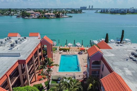 Apartment / Etagenwohnung in Saint Pete Beach, Pinellas County