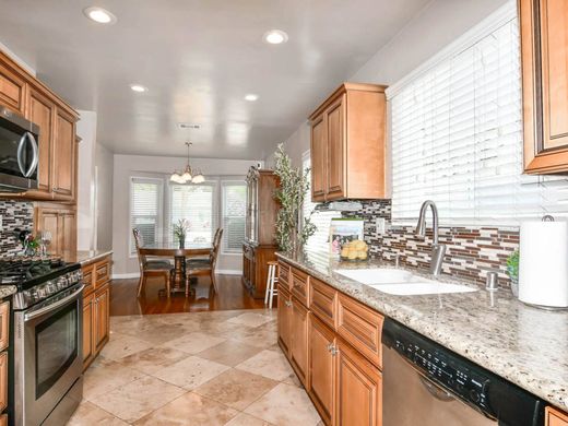 Detached House in Long Beach, Los Angeles County