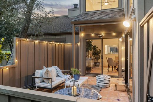 Apartment / Etagenwohnung in Novato, Marin County