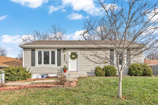 Luxury home in Merriam, Johnson County