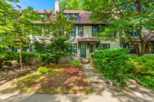 Townhouse - Forest Hills, Queens County