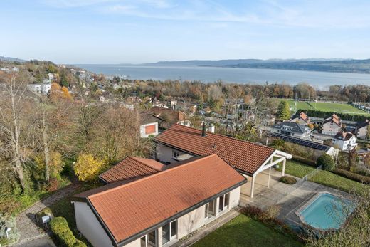 Vrijstaand huis in Grandson, Jura-Nord vaudois District