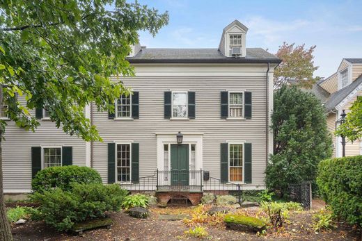 Detached House in Cambridge, Middlesex County