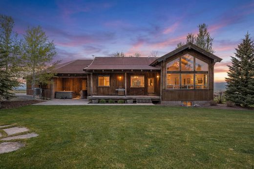Luxury home in Etna, Lincoln County