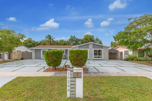 Luxury home in Miami Terrace Mobile Home, Miami-Dade