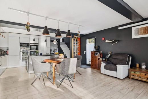 Detached House in Saint-Cergue, Nyon District