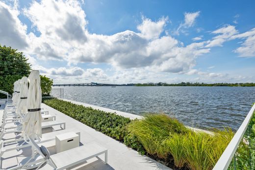 Apartment in Palm Beach, Florida