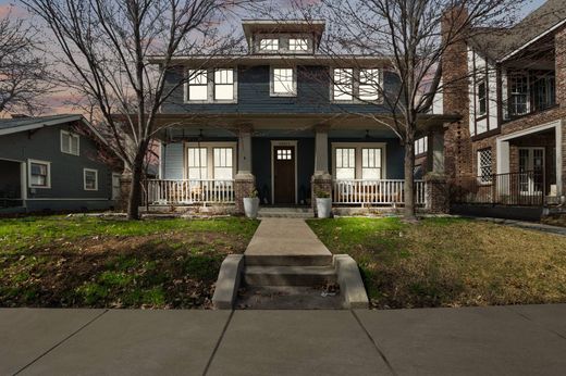 Detached House in Dallas, Dallas County