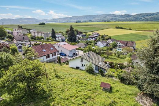 Land in Fontenais, Porrentruy District