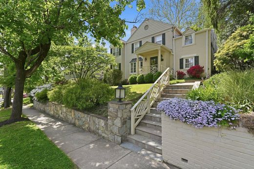 Detached House in Chevy Chase, Washington County