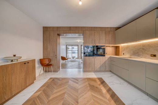 Apartment / Etagenwohnung in Annecy, Haute-Savoie