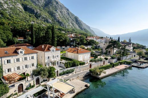 Vrijstaand huis in Kotor