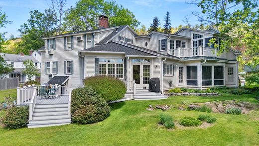 Detached House in Lee, Berkshire County