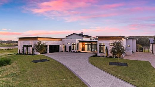 Luxury home in Dripping Springs, Hays County