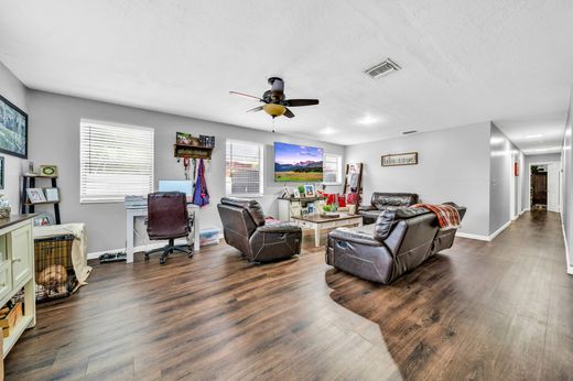 Luxury home in Hialeah, Miami-Dade
