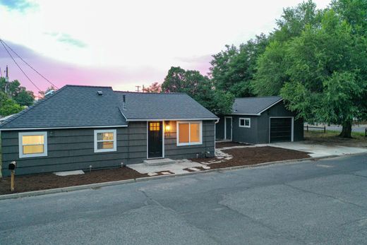 Luxury home in Prineville, Crook County