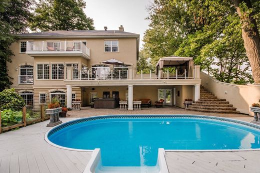 Einfamilienhaus in Sainte-Dorothée, Laval Region