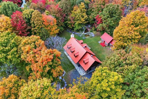 Detached House in Sainte-Anne-des-Lacs, Laurentides