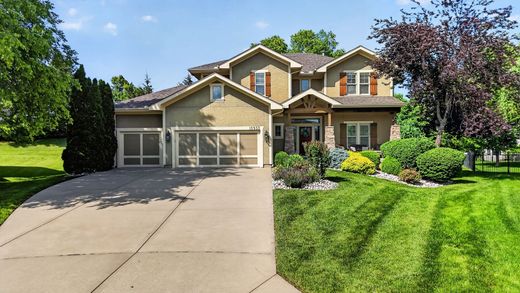 Luxury home in Overland Park, Johnson County