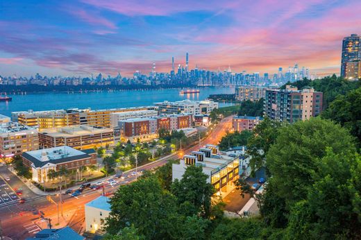 Detached House in North Bergen, Hudson County