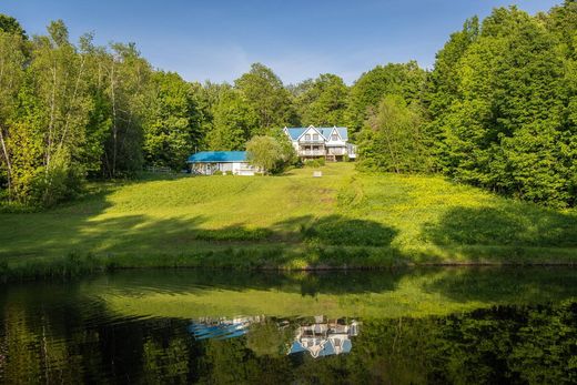 Detached House in Sutton, Montérégie