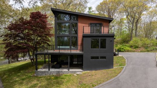 Detached House in Stonington, New London County