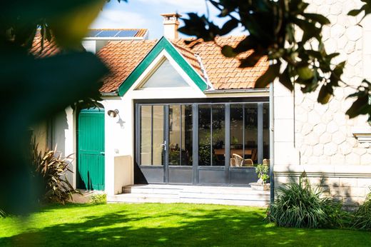 Detached House in Châtelaillon-Plage, Charente-Maritime