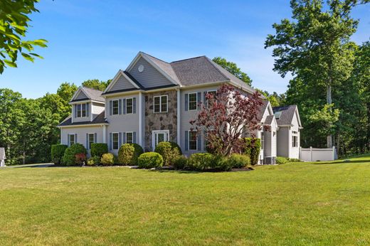 Detached House in Franklin, Norfolk County