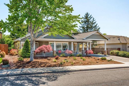 Luxury home in Eagle Point, Jackson County