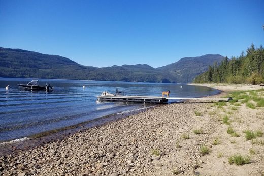 Grond in Sicamous, Columbia-Shuswap Regional District
