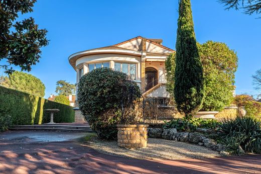 Μονοκατοικία σε Bron Centre, Rhône