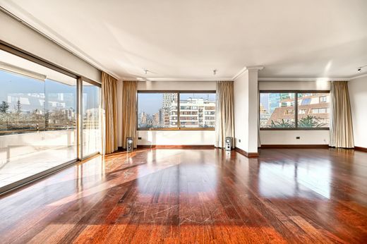 Apartment / Etagenwohnung in Las Condes, Provincia de Santiago
